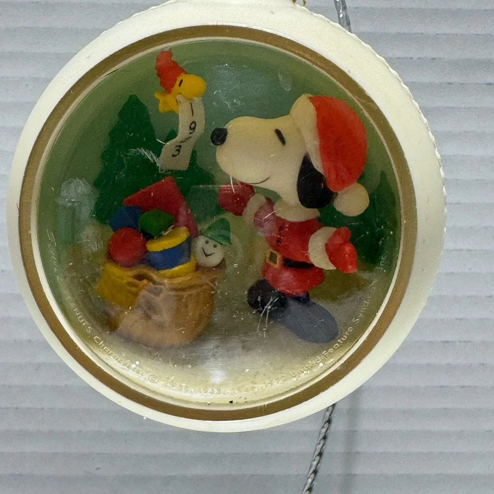 Hallmark Santa Snoopy & Woodstock Panorama Ball Ornament 1983 Vintage